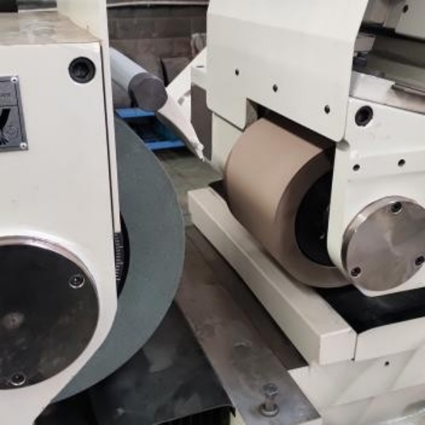 Rectifieuse manuelle sans centre série 18